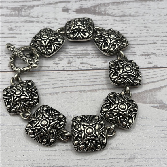 P.D. Jewelry - Bracelet Bailey Silver Floral Bracelet Vintage Swirl Toggle Closure